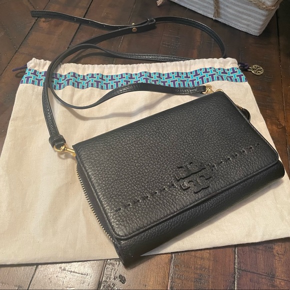 Tory Burch Handbags - 🤩Tory Burch Emerson Crossbody 🤩